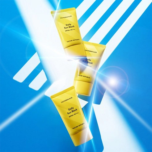 California Aloe Daily Sunscreen [SPF50+/PA++++], 57ml - Image 2