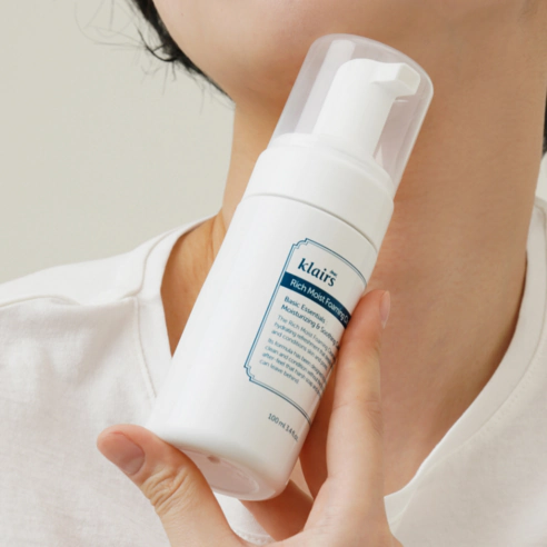 Rich Moist Foaming Cleanser, 100ml - Image 3