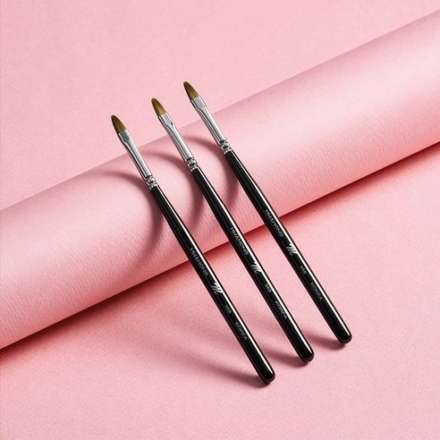 355 Lip Brush, 1pack - Image 2