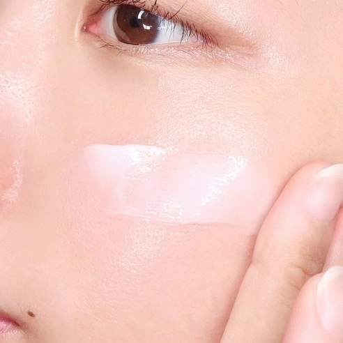 Intensive Whitening Vita Moisture Cream - Image 4