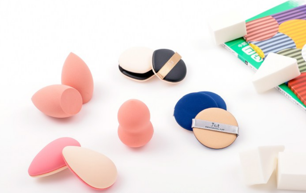 Soft Triangular Sponge Puff, White, 38ea - Image 3