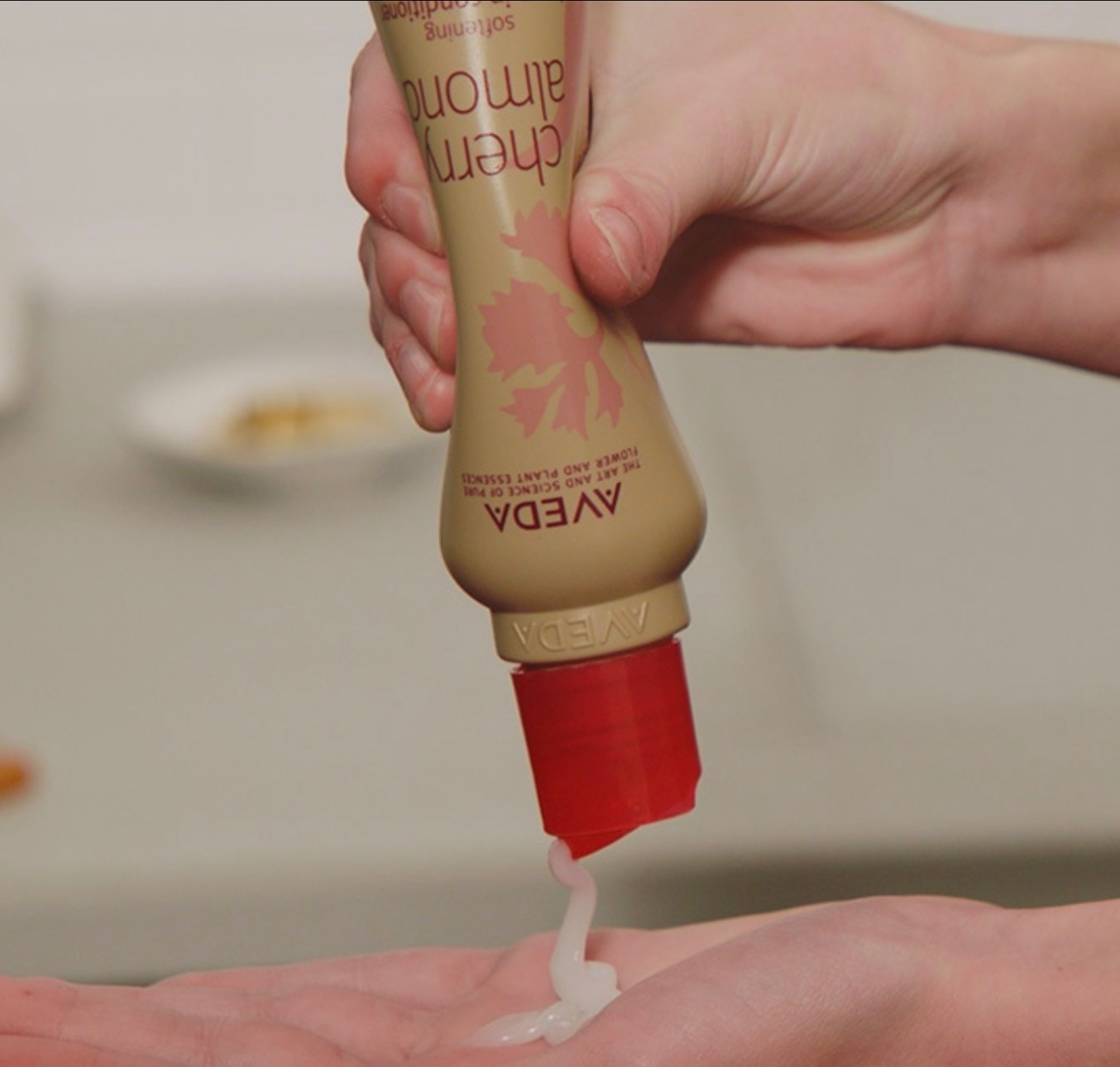 Cherry Almond Softening Leave-In Conditioner, 200ml, 1pack - Image 3