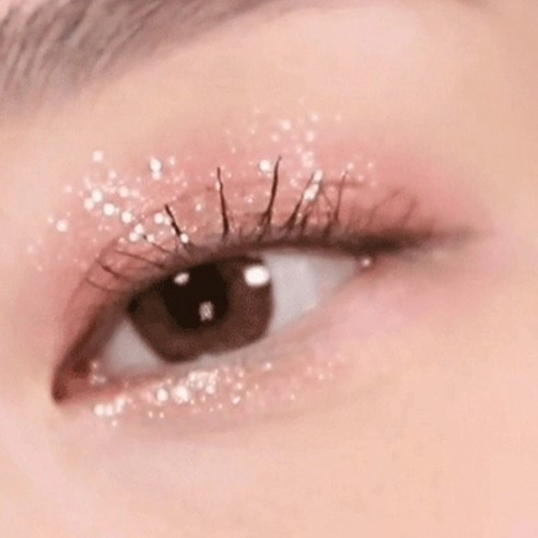 Glitter & Glow Liquid Eye Shadow Mini Tip Kitten Karma, 4.5ml, 1pack - Image 5