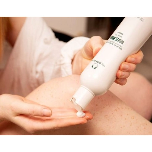 White Musk Scented Body Lotion, 250ml, 1pack - Image 3