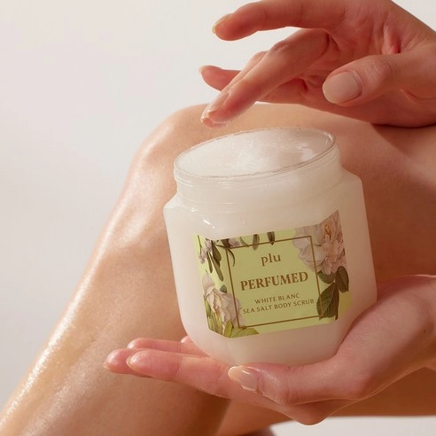 Perfumed Sea Salt Body Scrub [White Blanc] - Image 2