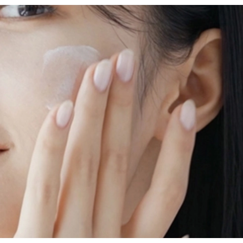 Oil Control Light Sunscreen [SPF50+/PA++++] - Image 5