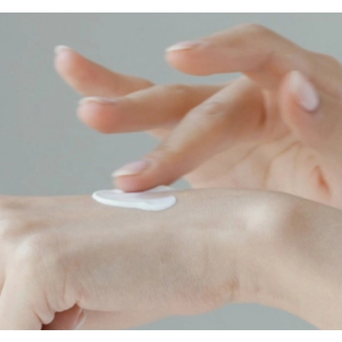 Oil Control Light Sunscreen [SPF50+/PA++++] - Image 4