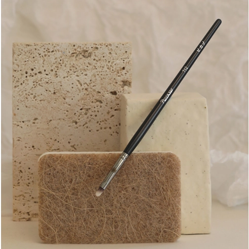 712 Concealer Brush, 1pack - Image 2