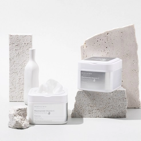 Niacinamide Vitamin C Brightening Mask - Image 6