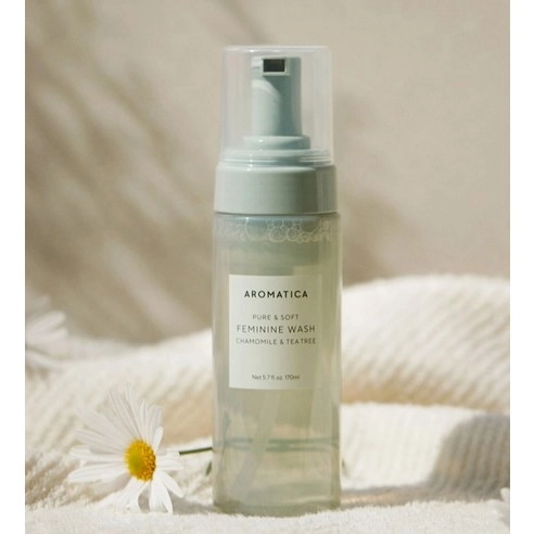 Pure and Soft Feminine Wash Chamomile & Tea Tree - Image 2