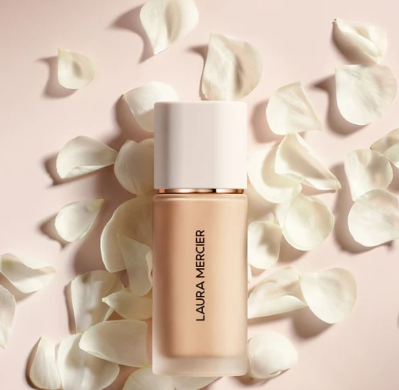 Real Flawless Weightless Perfecting Foundation, 30ml, 1N2 Vanilla, 1pack - Image 2
