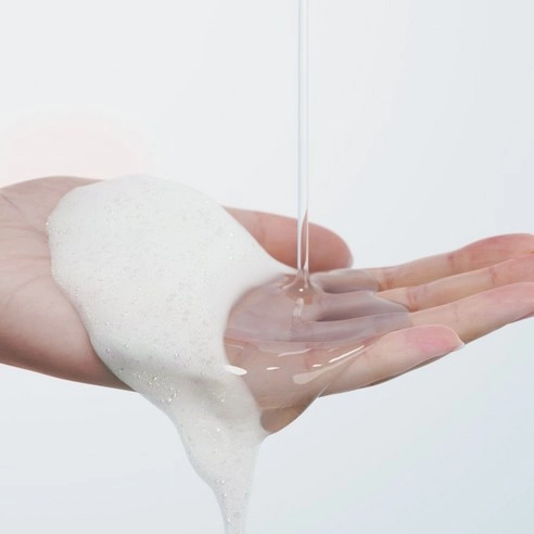 Donghae Deep Moisturizing Oil-to-Foam Cleanser , 210ml, 1pack - Image 2