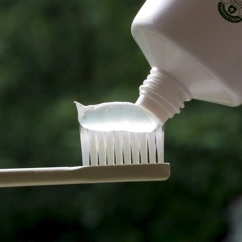 Fresh Breath Plus Toothpaste - Image 2