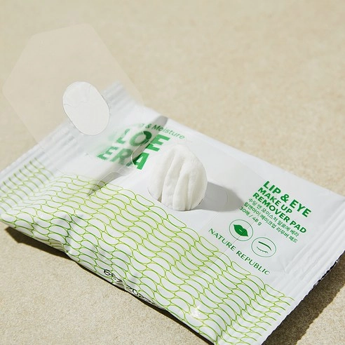 Soothing & Moisture Aloe Vera Lip & Eye Make Up Remover Pad, 30ea*2 - Image 4