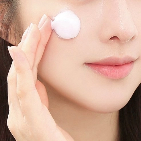 Glow Sun Mousse Fixer [SPF50+/PA++++], 75ml, 1pack - Image 5