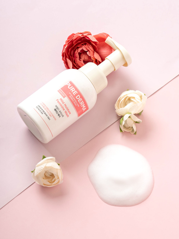 Pure Derma Mild Moisture Feminine Wash, 300ml, 1pack - Image 2