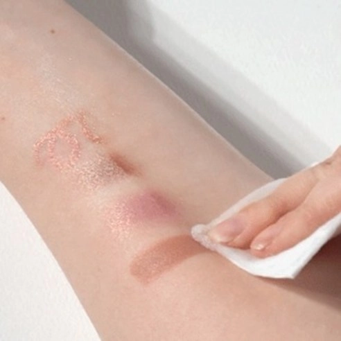 Deep Red Hyaluronic Acid Cleansing Water - Image 10