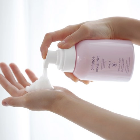 Pure & Bubble Mild Acidic Feminine Cleanser - Image 5