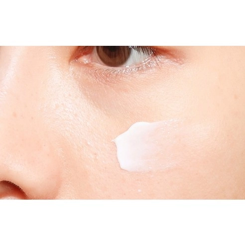 UV Defense Waterproof Sunscreen [SPF50+/PA++++] - Image 5