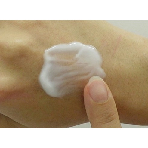 Luminous Brightening Eye Cream - Image 3