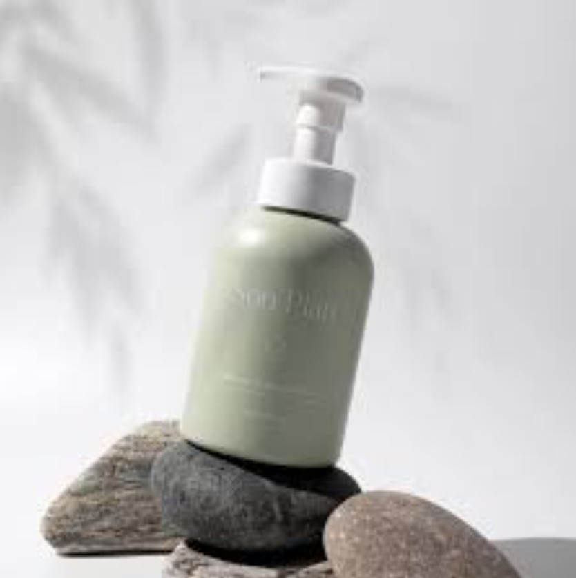Minimal Slightly Acidic Bubble Cleanser - Image 2