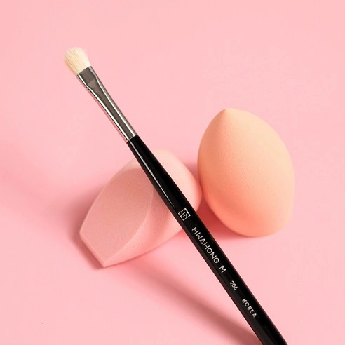 206 Eye Shadow Brush, 1ea, 1pack - Image 2