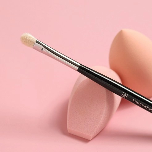 206 Eye Shadow Brush, 1ea, 1pack - Image 3