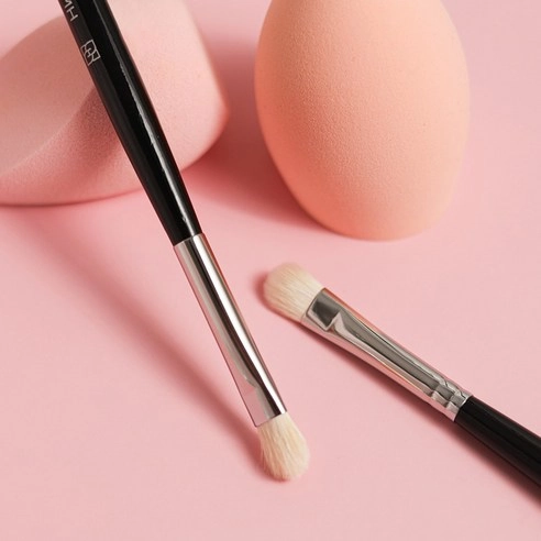 206 Eye Shadow Brush, 1ea, 1pack - Image 4