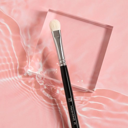 208 Eyeshadow Brush, 1ea, 1pack - Image 2