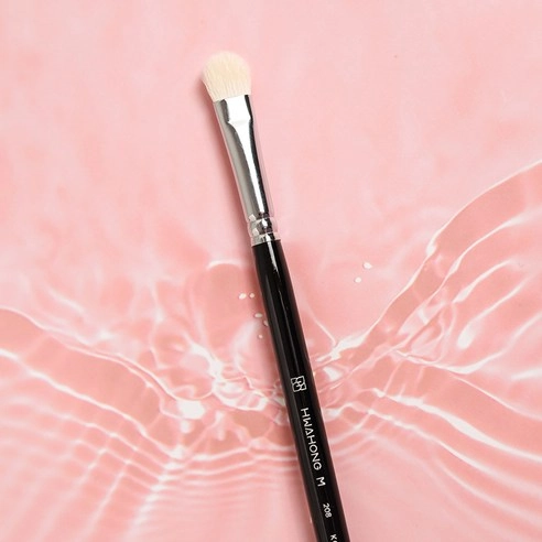 208 Eyeshadow Brush, 1ea, 1pack - Image 3