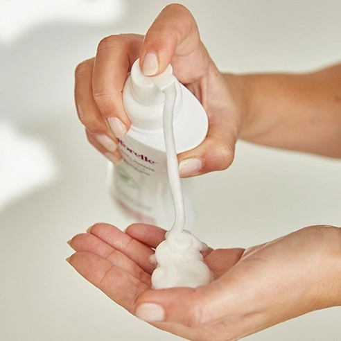 Ultra Mild Cleansing Foam - Image 4