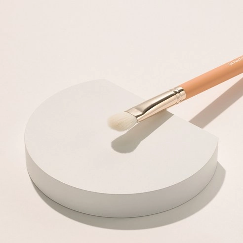 202 All Over Eyeshadow Medium, 14.8cm, 1pack - Image 2