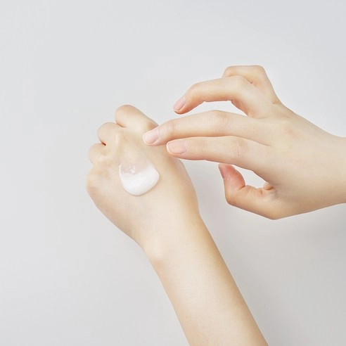 Vitalin Jeju Essence in Emulsion, 130ml, 1pack - Image 3