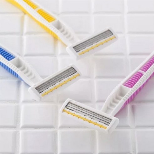 PRETTY Triple-Blades Body T-type Razor, 3ea, 1pack - Image 2