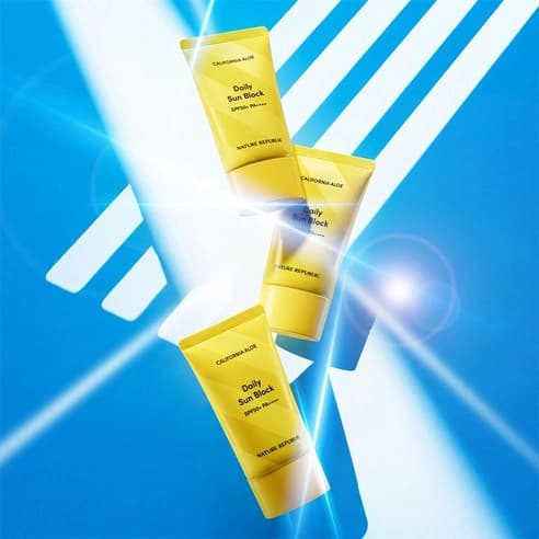 California Aloe Daily Sunscreen [SPF50+/PA++++], 57ml - Image 2