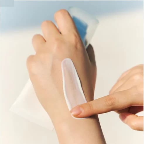SKIN1004 Madagascar Centella Hyalu-Cica Water-fit Sun Serum [SPF50+/PA++++], 50ml - Image 4