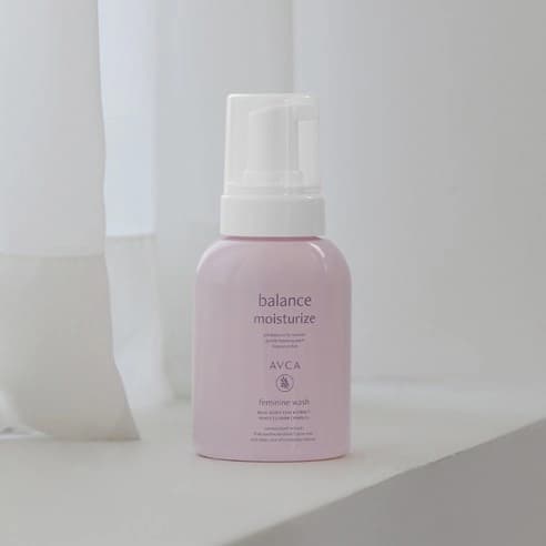 Pure & Bubble Mild Acidic Feminine Cleanser, 300ml - Image 2