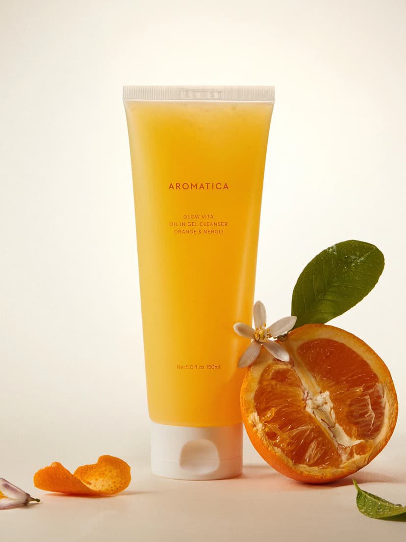 Glow Vita Oil In Gel Cleanser [Orange & Neroli] - Image 2