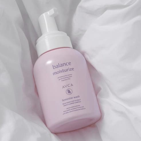 Pure & Bubble Mild Acidic Feminine Cleanser, 300ml - Image 3