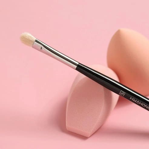 206 Eye Shadow Brush, 1ea, 1pack - Image 3